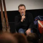 Anonimowy były skoczek narciarski opowiadający podczas festiwalu filmowego o ekranizacji swojej sportowej historii