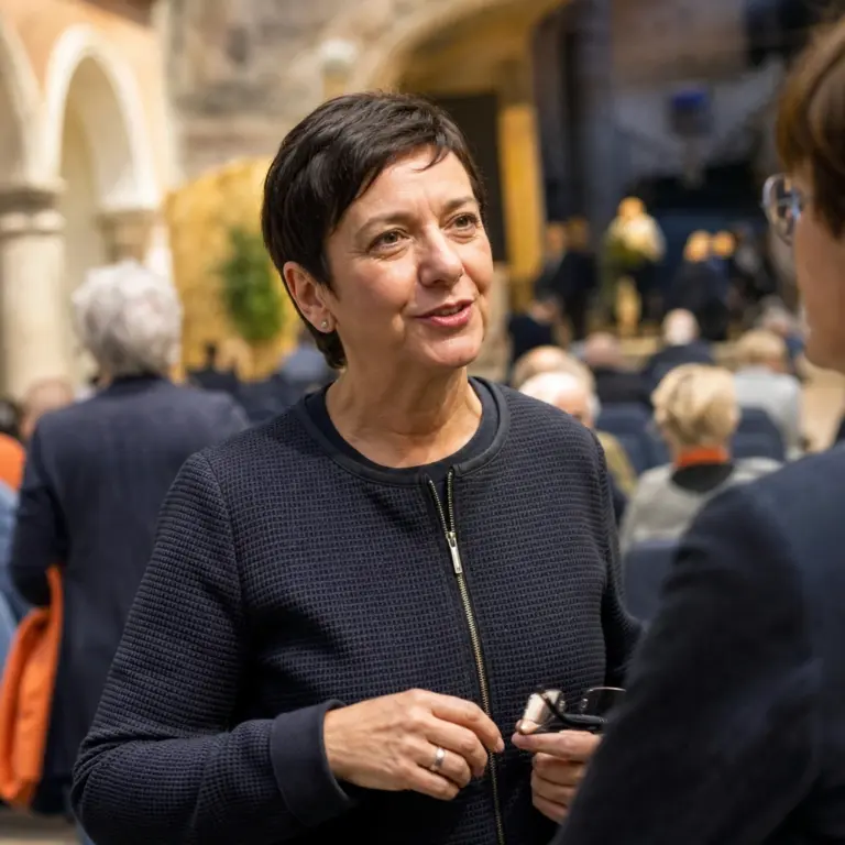Anonimowa była polityczka podczas kongresu, symbolicznie łączącego Kraków i Włochy