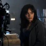 Anonimowa aktorka w roli bohaterki nadchodzącego horroru na mrocznym planie filmowym