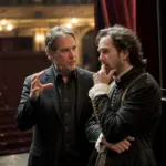 Debiut anonimowego amerykańskiego reżysera filmowego jako autora sztuki na londyńskim West Endzie
