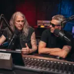 Dwóch anonimowych, doświadczonych muzyków thrashmetalowych nagrywających głosy do metalowej stacji radiowej w grze osadzonej w świecie otwartego miasta